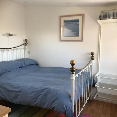 Апартаменты Flat Rocks, With Parking, 100M From Beach Перранпорт Экстерьер фото